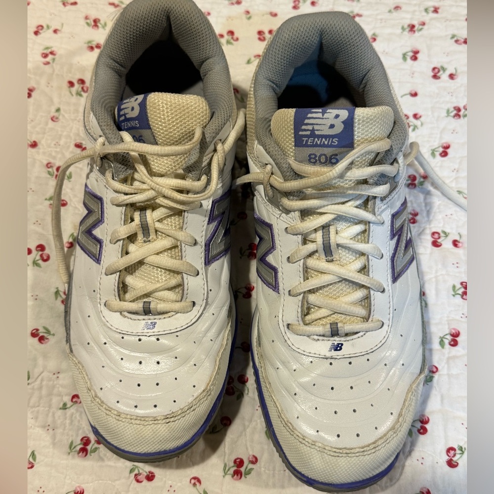 New Balance 806 tennis shoes! Great condition!